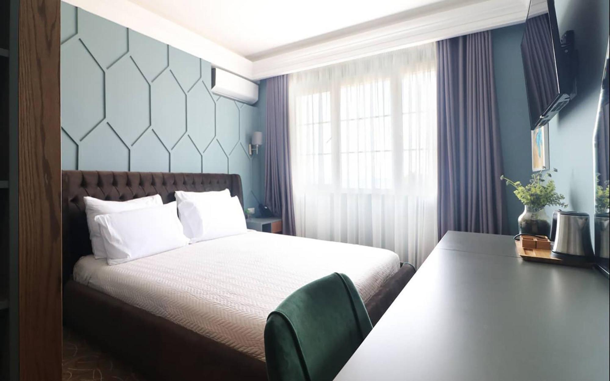 Porta Kavalja Hotel Golem (Tirana)