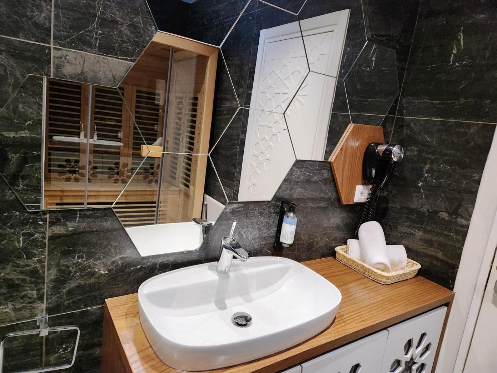 Porta Kavalja Hotel 4*